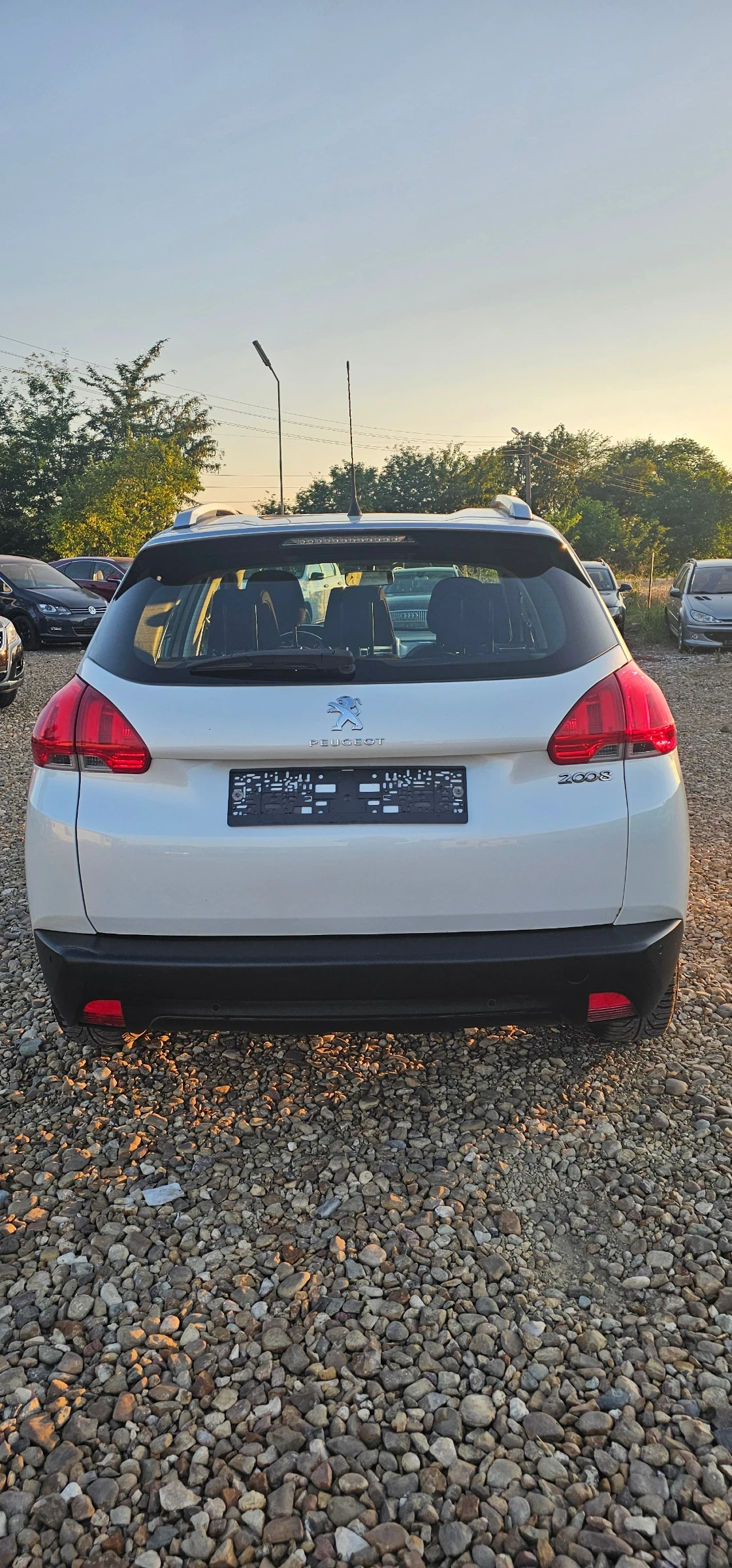 Peugeot 2008 1.2 /82ks/ Реални километри!!!, снимка 17 - Автомобили и джипове - 55767681