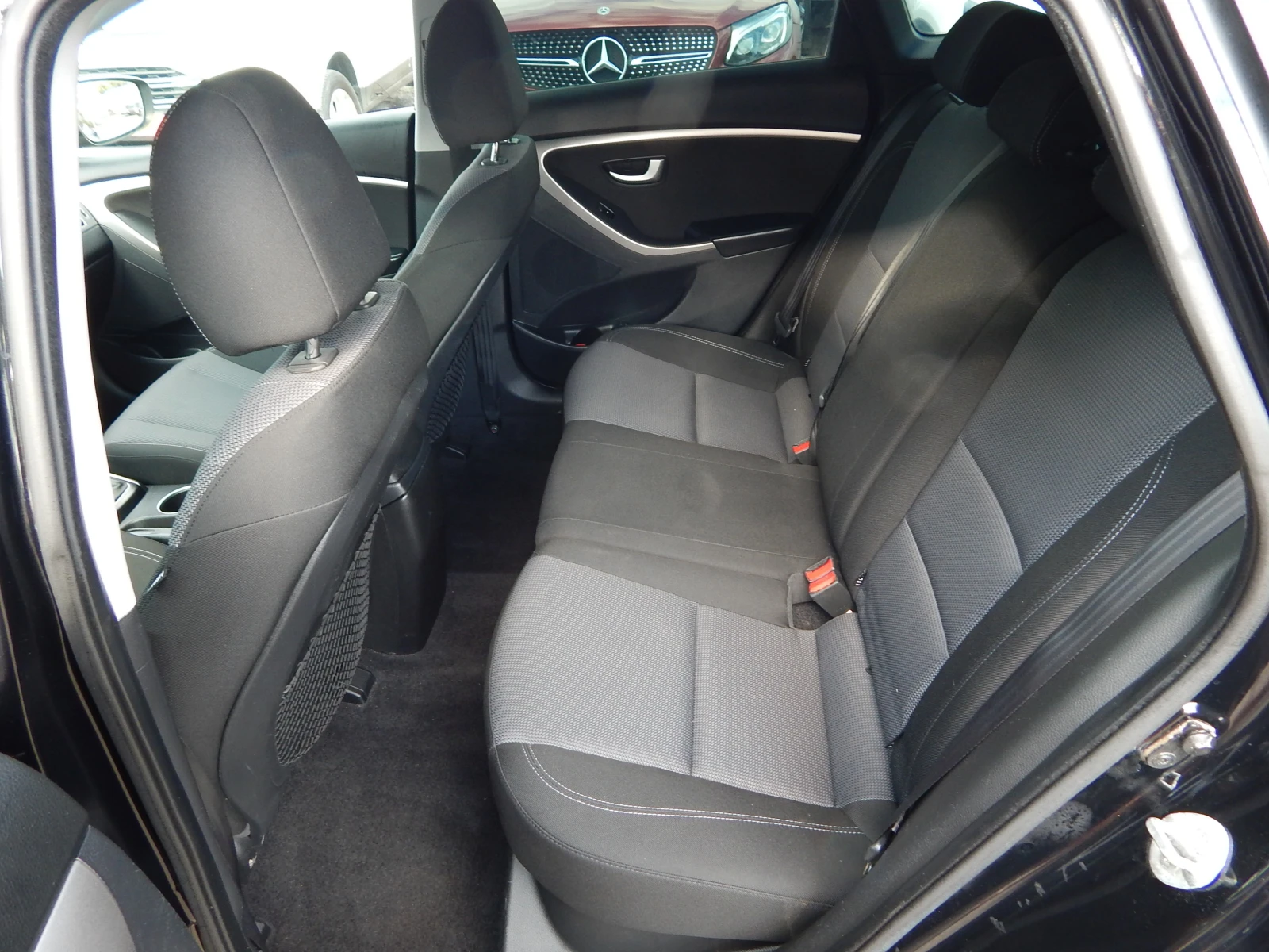 Hyundai I30 1.6CRDI, снимка 15 - Автомобили и джипове - 56104742