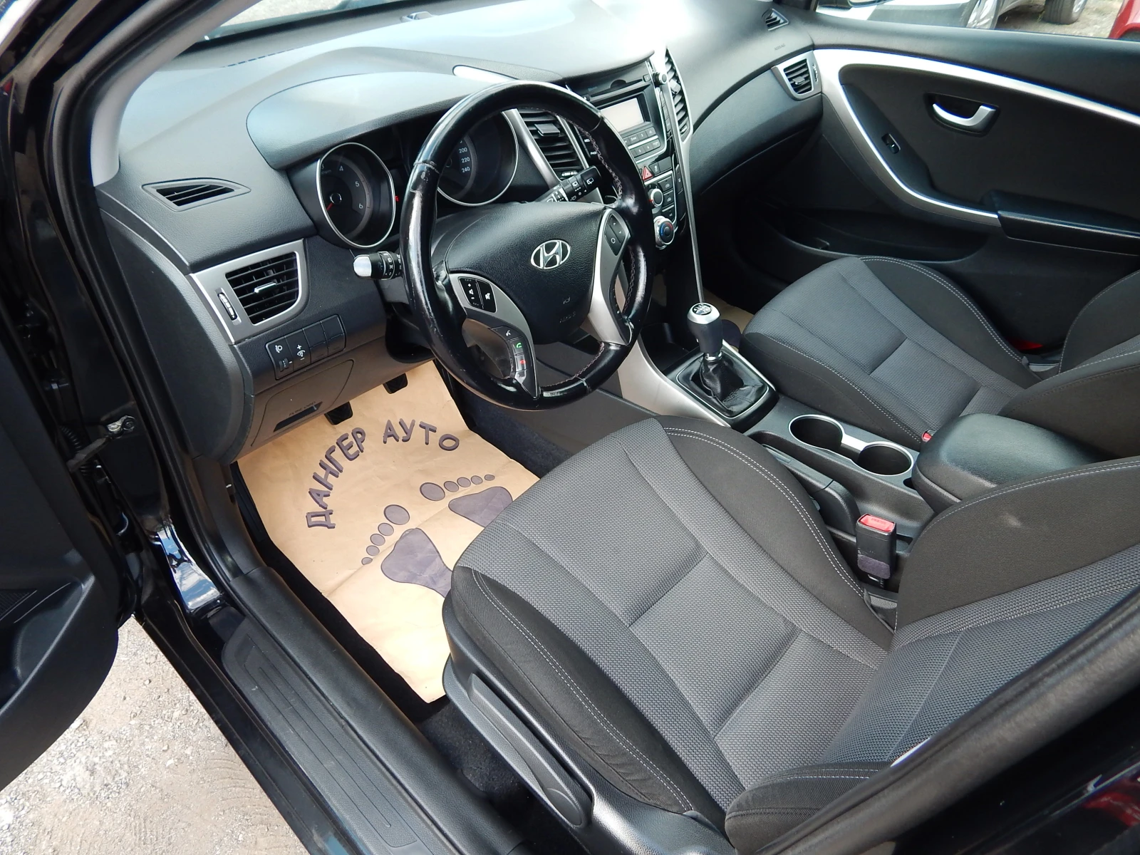 Hyundai I30 1.6CRDI, снимка 8 - Автомобили и джипове - 56104742