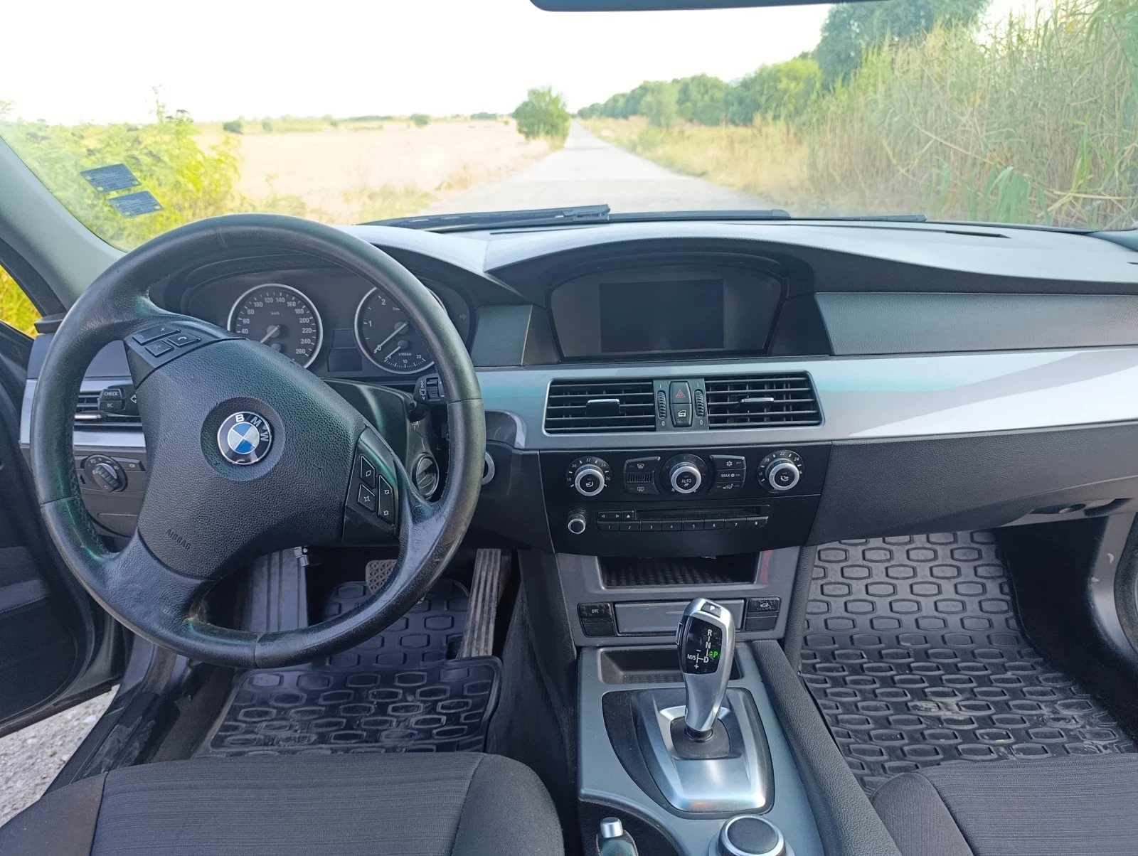 BMW 520, снимка 12 - Автомобили и джипове - 56360201