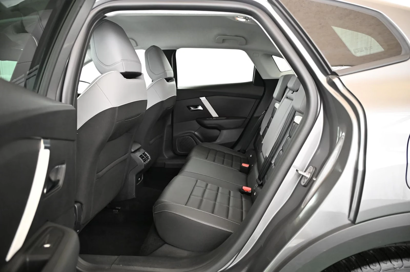 Citroen C4 MHEV/145HP/MAX/E-DSC6/ACC/CAM/LED/367h | Mobile.bg � ����������� 14