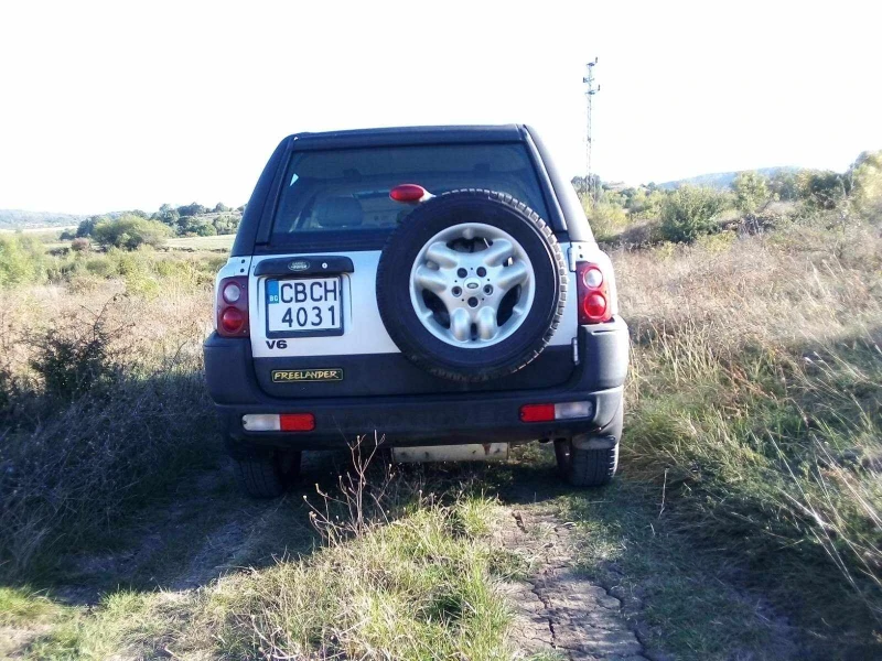 Land Rover Freelander, снимка 14 - Автомобили и джипове - 48550356