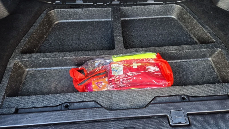 Mitsubishi Outlander 2.4i 4х4, снимка 15 - Автомобили и джипове - 53454635