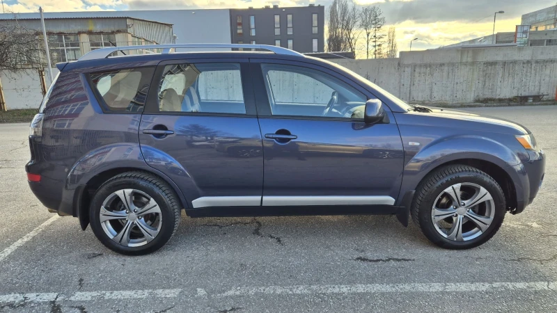 Mitsubishi Outlander 2.4i 4х4, снимка 4 - Автомобили и джипове - 53454635