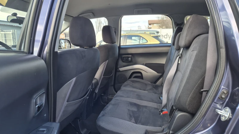 Mitsubishi Outlander 2.4i 4х4, снимка 10 - Автомобили и джипове - 53454635