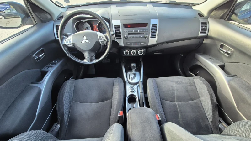 Mitsubishi Outlander 2.4i 4х4, снимка 11 - Автомобили и джипове - 53454635