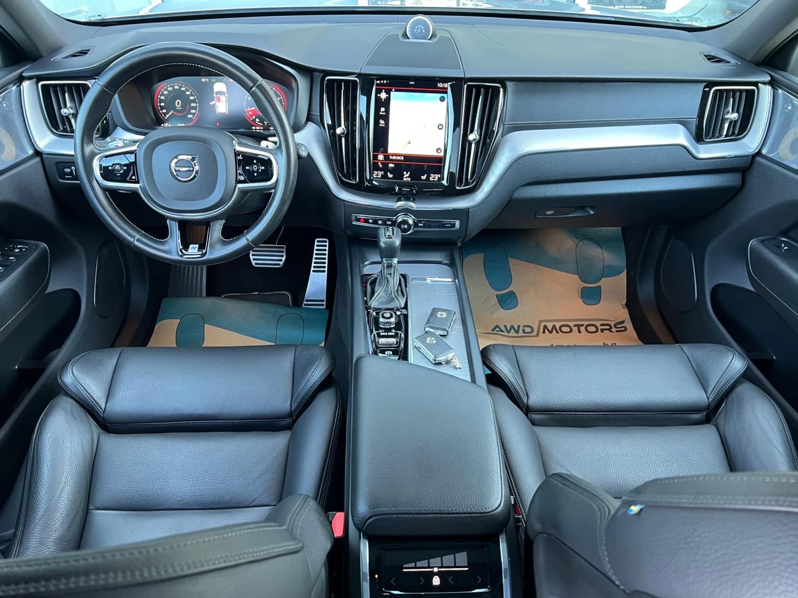 Volvo XC60 T6 R-Design Панорама Дистроник Keyless Carplay - изображение 9