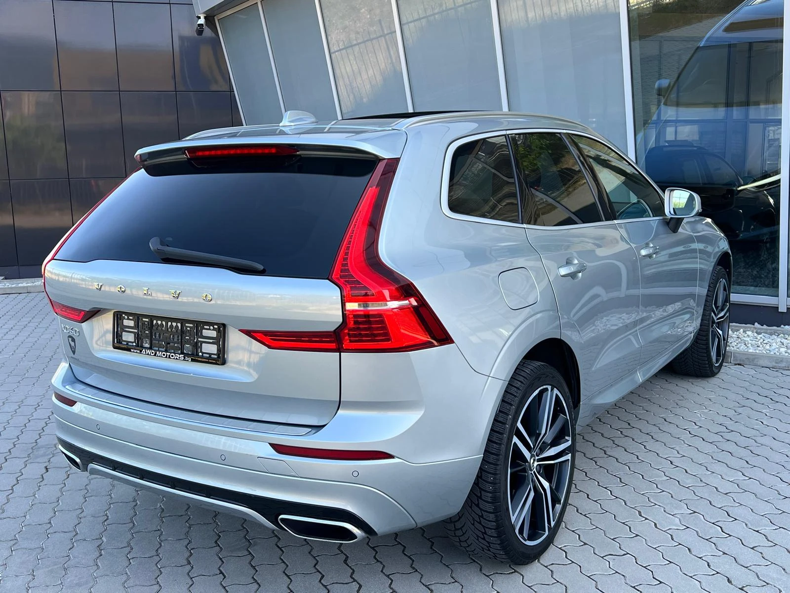 Volvo XC60 T6 R-Design Панорама Дистроник Keyless Carplay - изображение 3