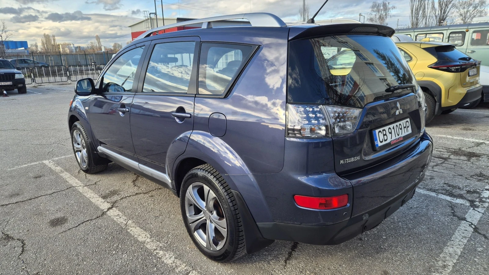 Mitsubishi Outlander 2.4i 4х4 - изображение 7