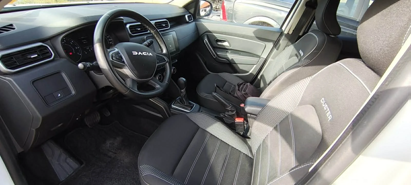 Dacia Duster, снимка 9 - Автомобили и джипове - 54196193