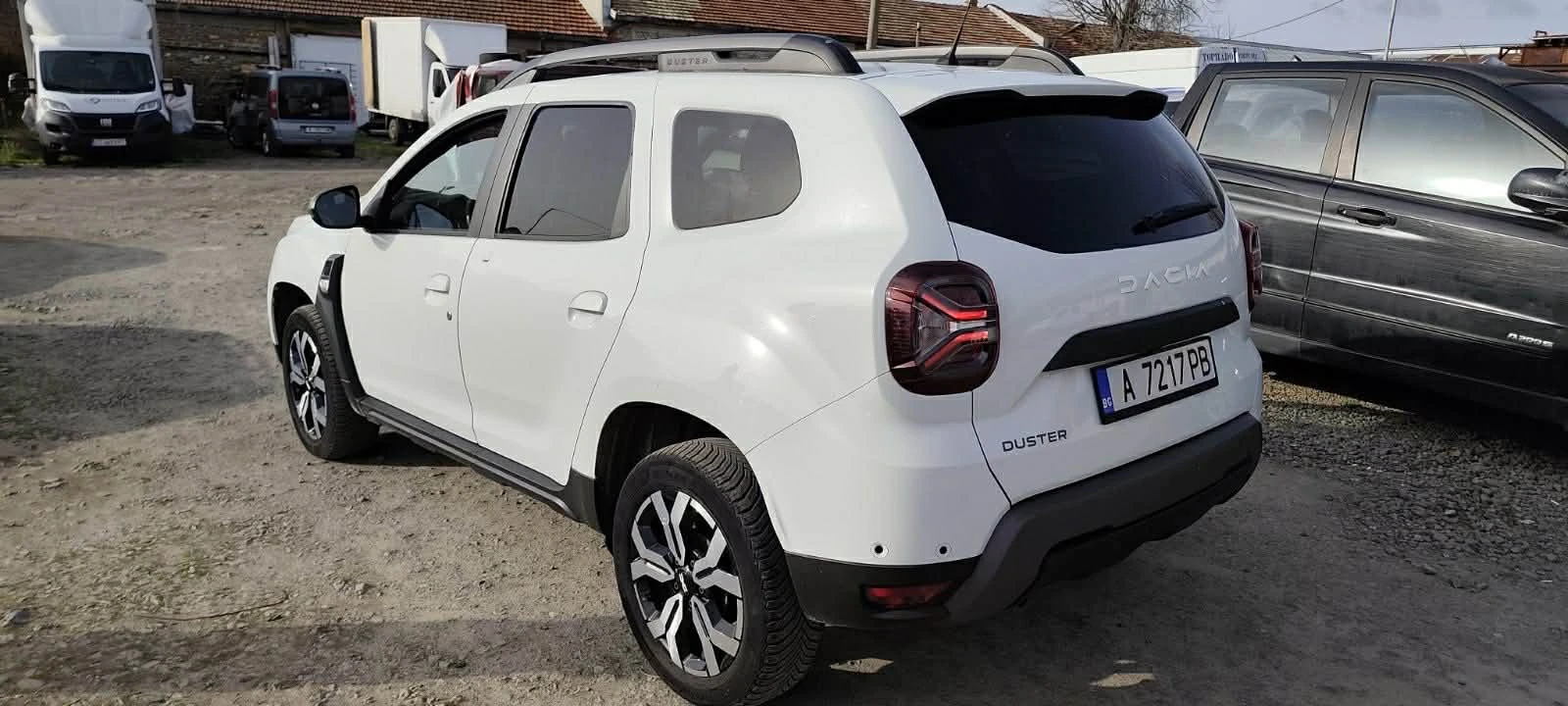 Dacia Duster, снимка 4 - Автомобили и джипове - 54196193