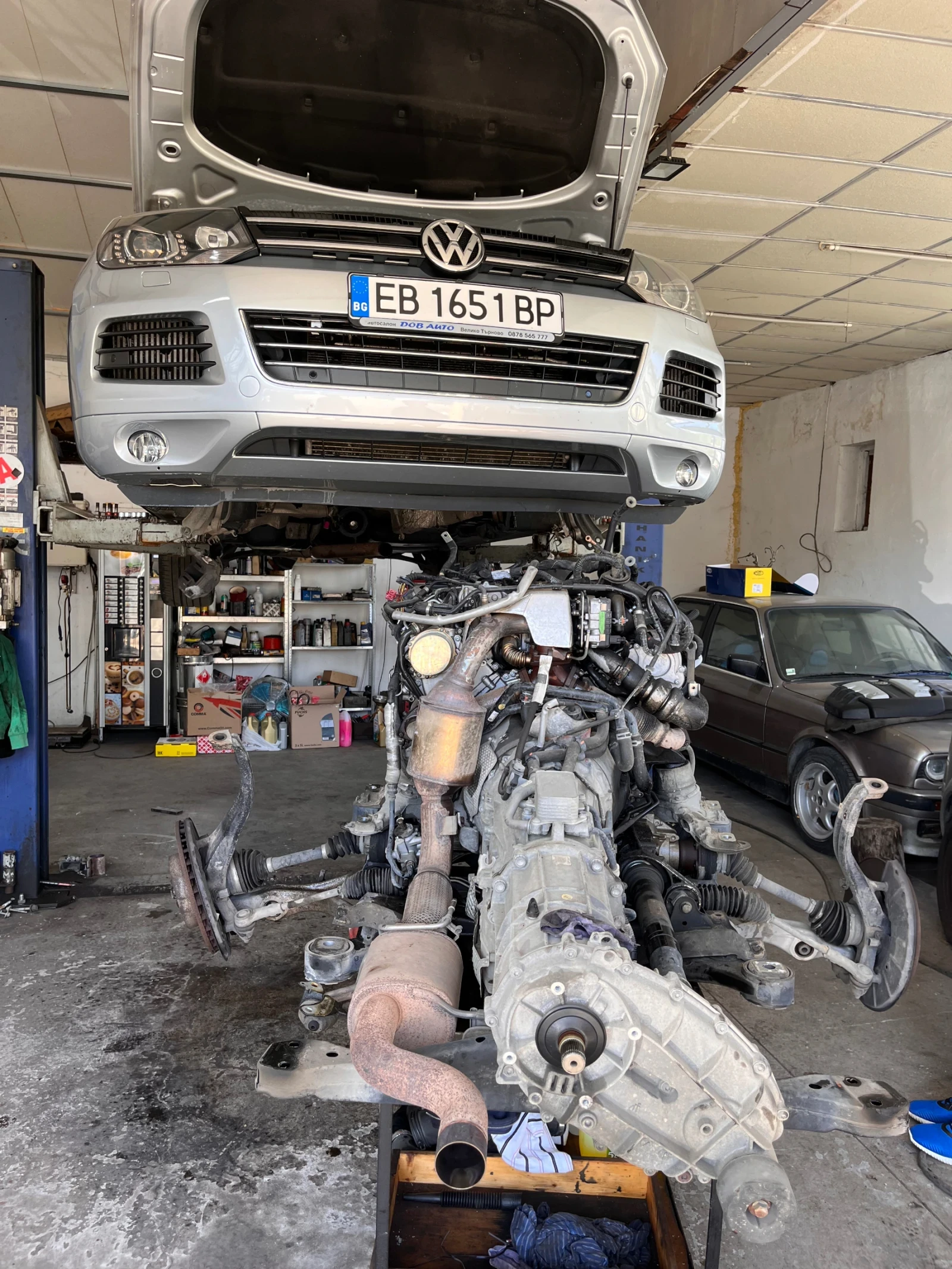 VW Touareg 3.0TDI240К.С./ НА ПРУЖИНИ БЕЗ ЗАБЕЛЕЖКИ , снимка 17 - Автомобили и джипове - 55496049