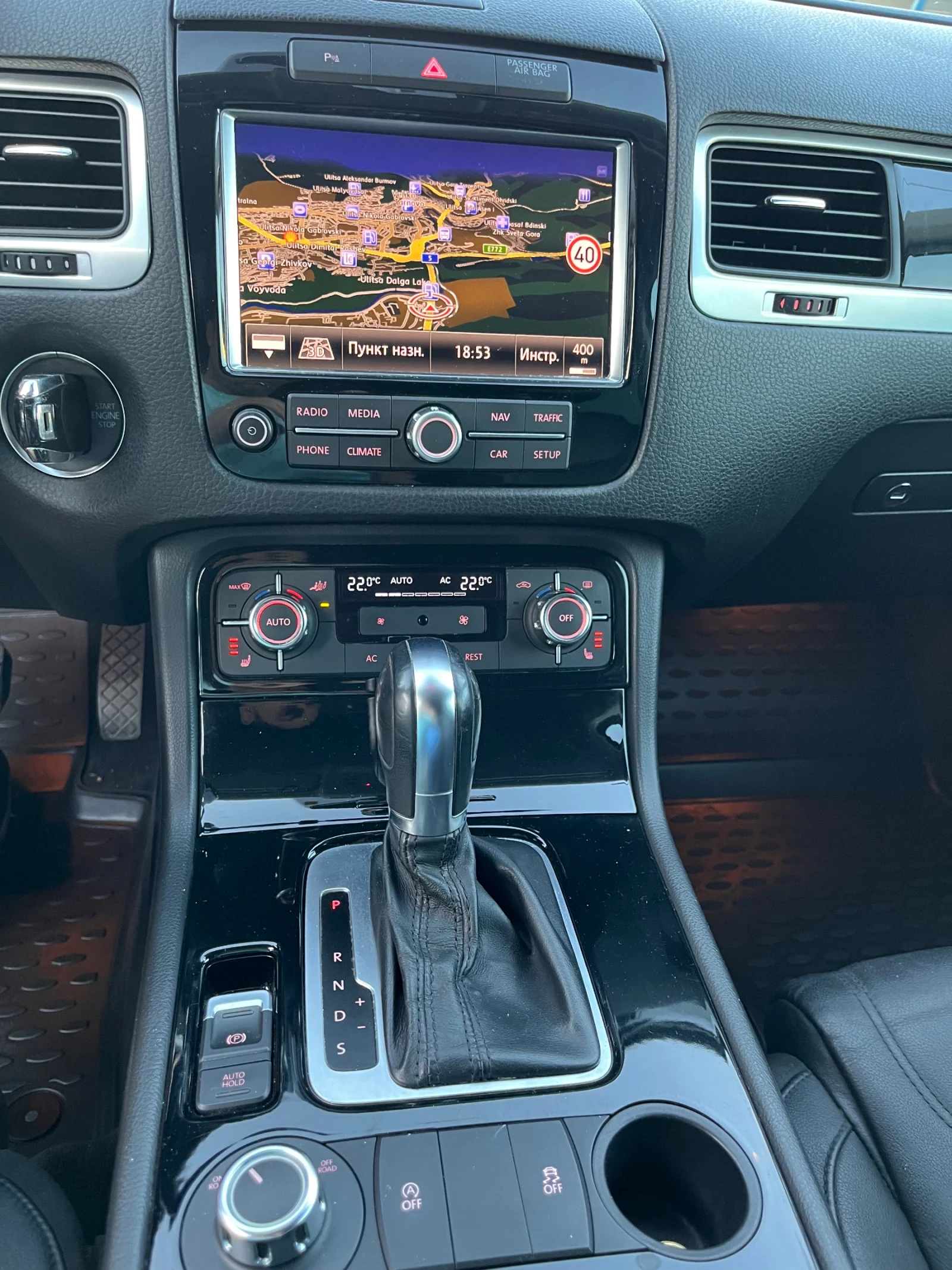 VW Touareg 3.0TDI240К.С./ НАВИ/КОЖА/ЛЕД/, снимка 6 - Автомобили и джипове - 54243129