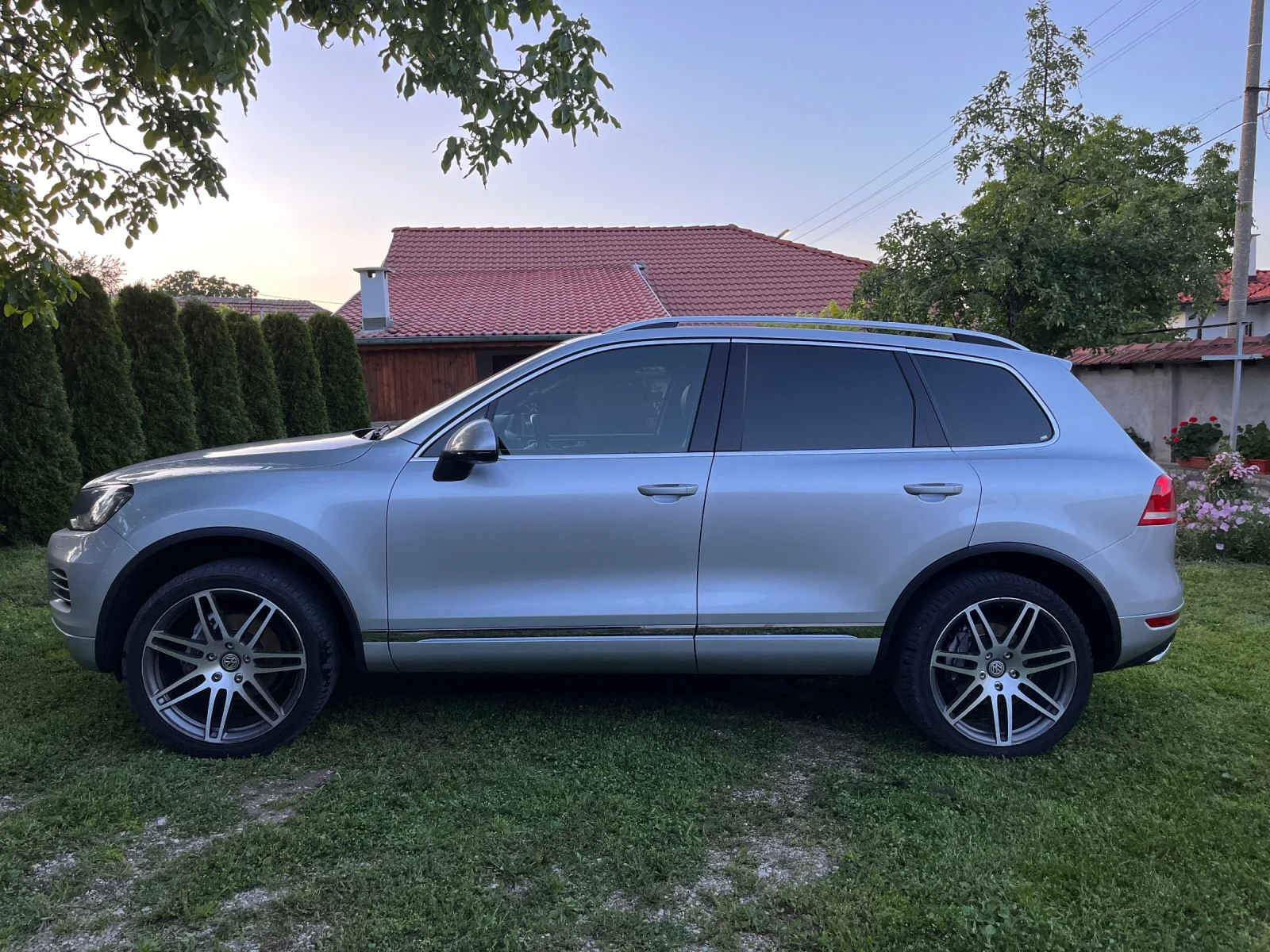 VW Touareg 3.0TDI240К.С./ НАВИ/КОЖА/ЛЕД/, снимка 15 - Автомобили и джипове - 54243129