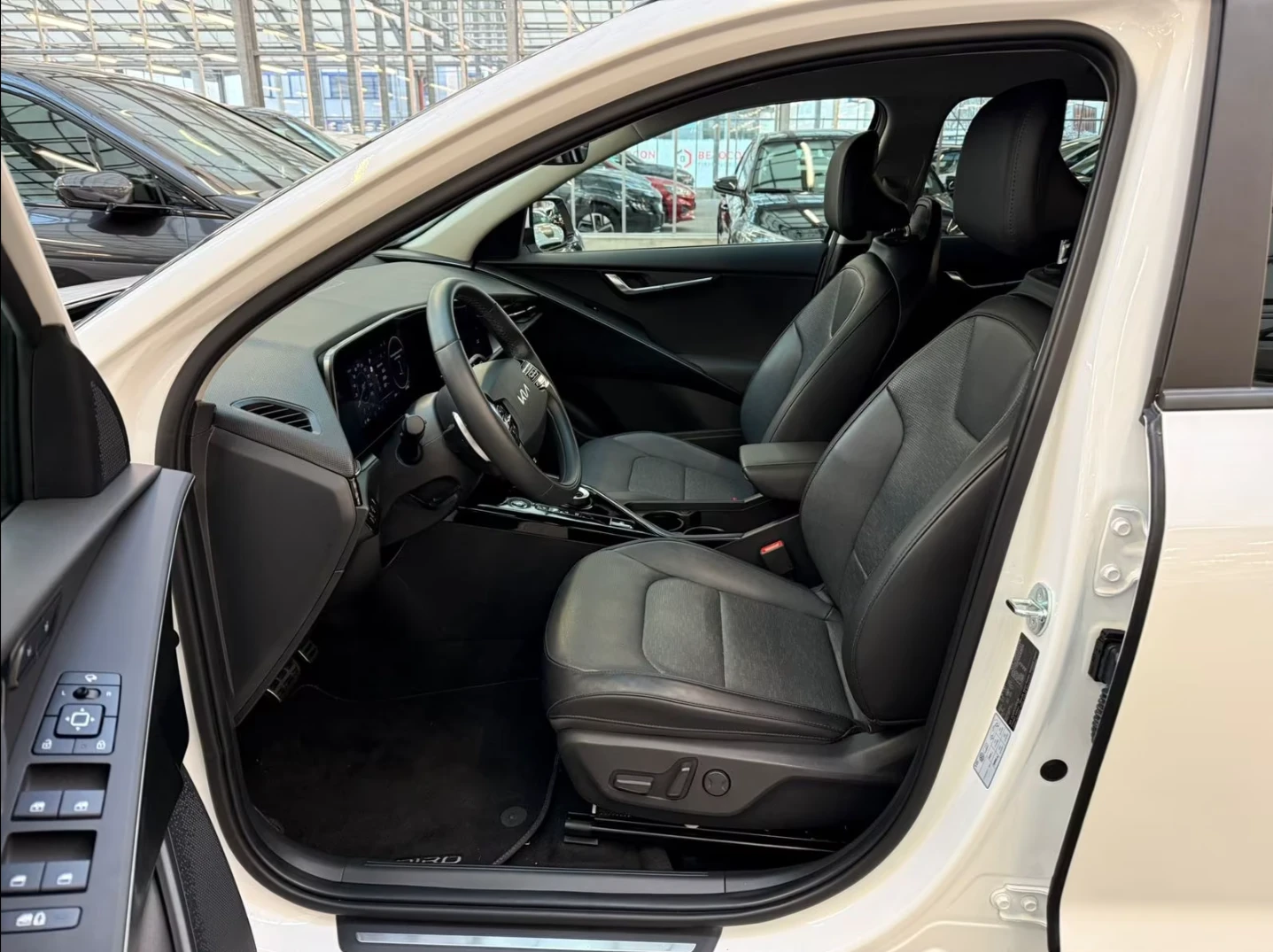 Kia Niro 65 kWh Европейска Inspiration, снимка 10 - Автомобили и джипове - 54642673