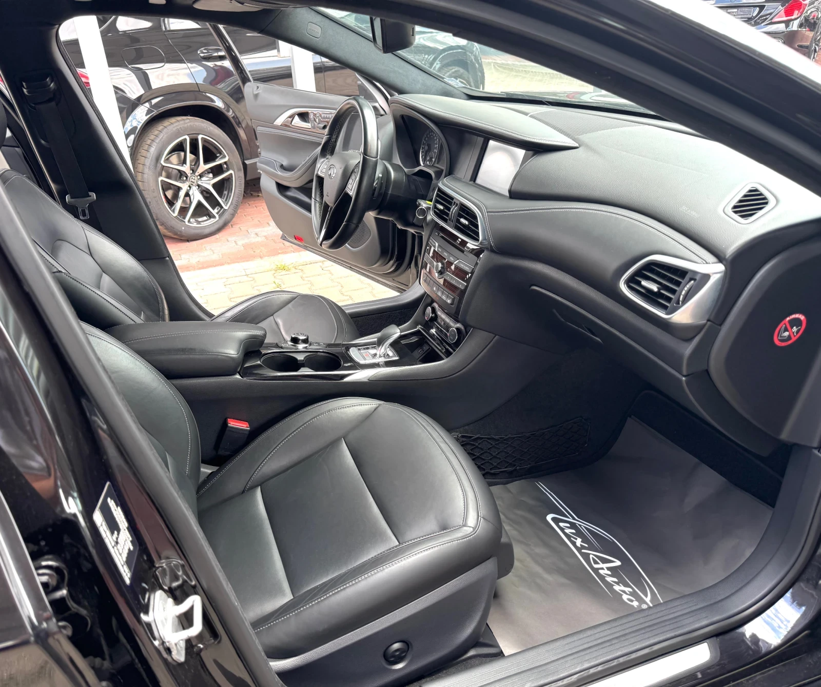 Infiniti Q30 S#PANORAMA#ALCANTARA#360* CAM#DISTR#KEYLESS#100TKM | Mobile.bg � ����������� 10