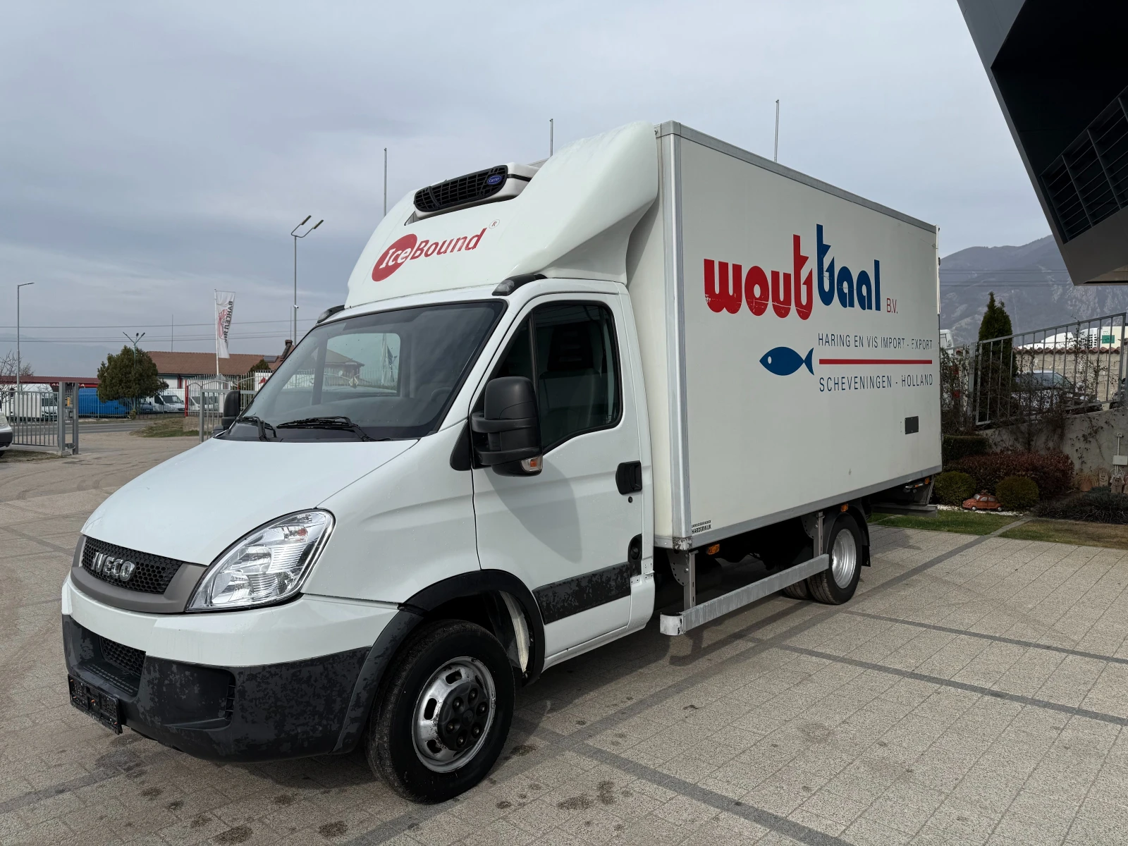 Iveco Daily 50C14 3.5т. 4.20м. Хладилен + Климатроник - изображение 3