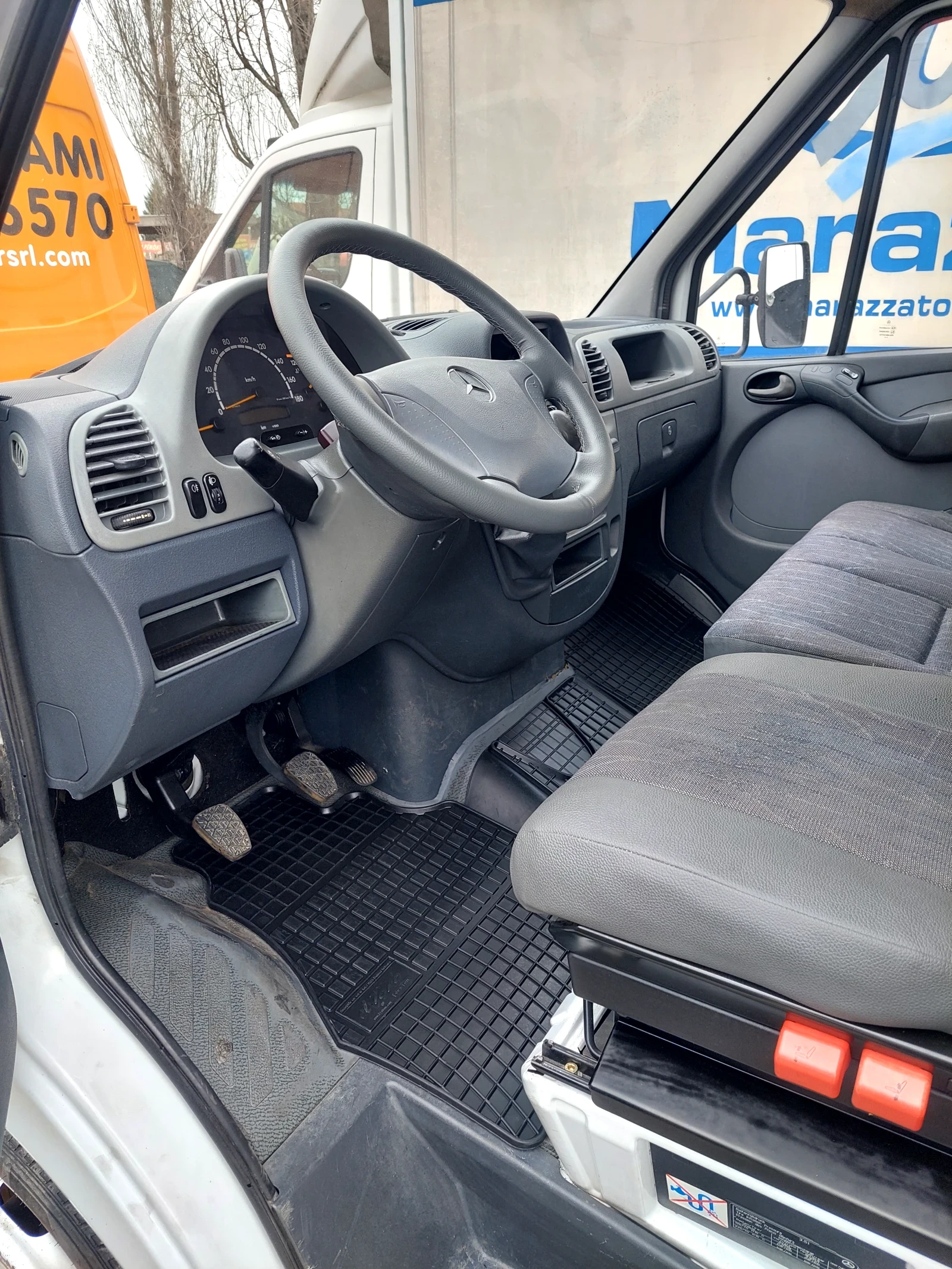 Mercedes-Benz Sprinter 413 413 CDI, снимка 9 - Бусове и автобуси - 54207231