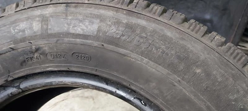 Гуми Зимни 235/65R16, снимка 6 - Гуми и джанти - 35607626