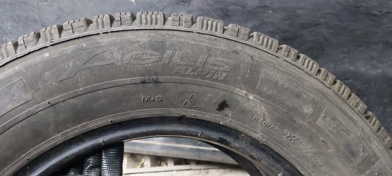 Гуми Зимни 235/65R16, снимка 8 - Гуми и джанти - 35607626