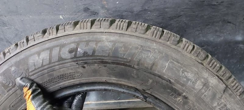 Гуми Зимни 235/65R16, снимка 5 - Гуми и джанти - 35607626