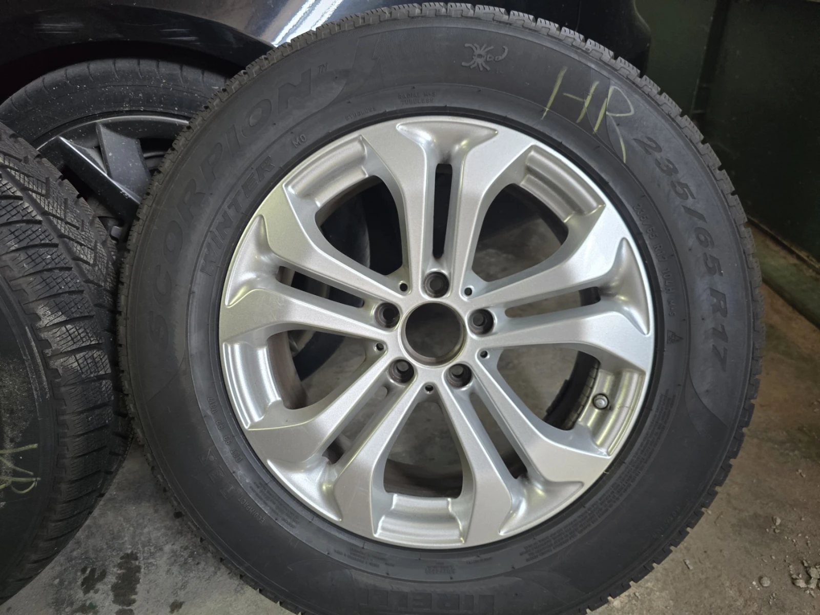 Гуми с джанти Pirelli 235/65R17