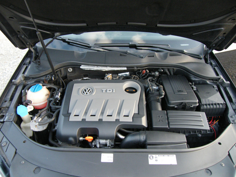 VW Passat 2.0TDI, снимка 17 - Автомобили и джипове - 44617401