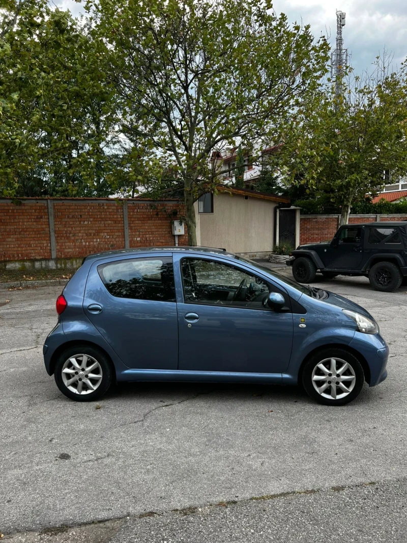 Toyota Aygo 1.4D, снимка 12 - Автомобили и джипове - 48722374