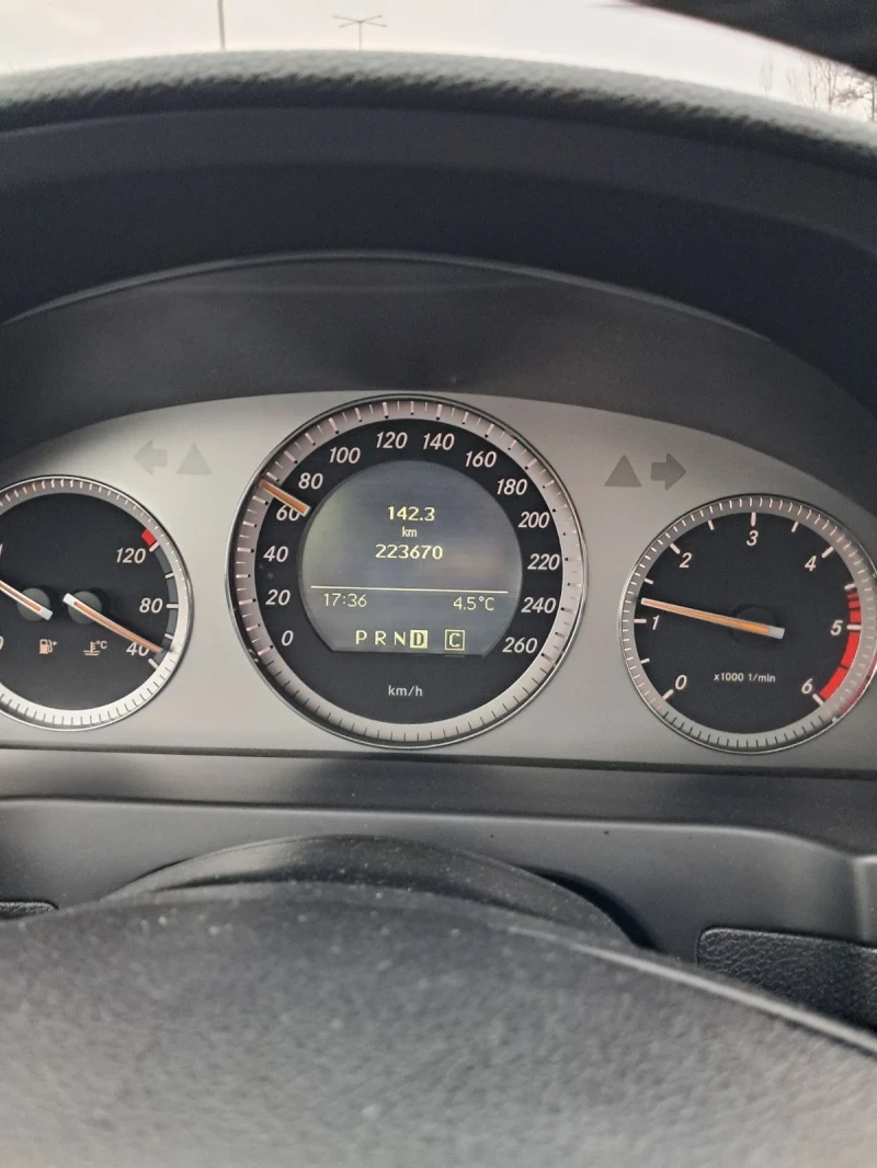 Mercedes-Benz C 220, снимка 4 - Автомобили и джипове - 49048567