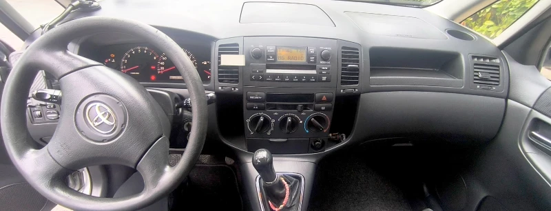 Toyota Corolla verso 1.6, снимка 11 - Автомобили и джипове - 52352305