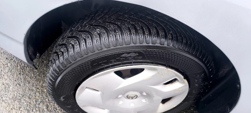 Toyota Corolla verso 1.6, снимка 7 - Автомобили и джипове - 52352305