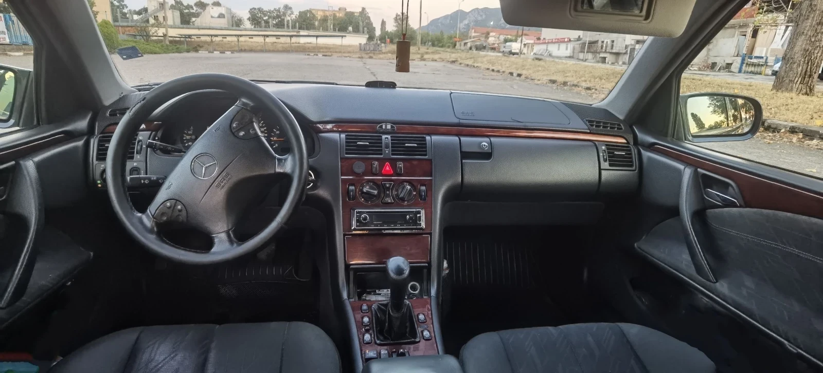 Mercedes-Benz E 200  - изображение 10