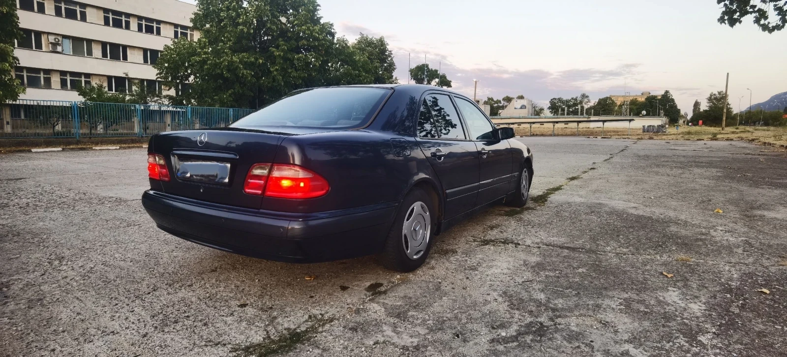 Mercedes-Benz E 200  - изображение 9