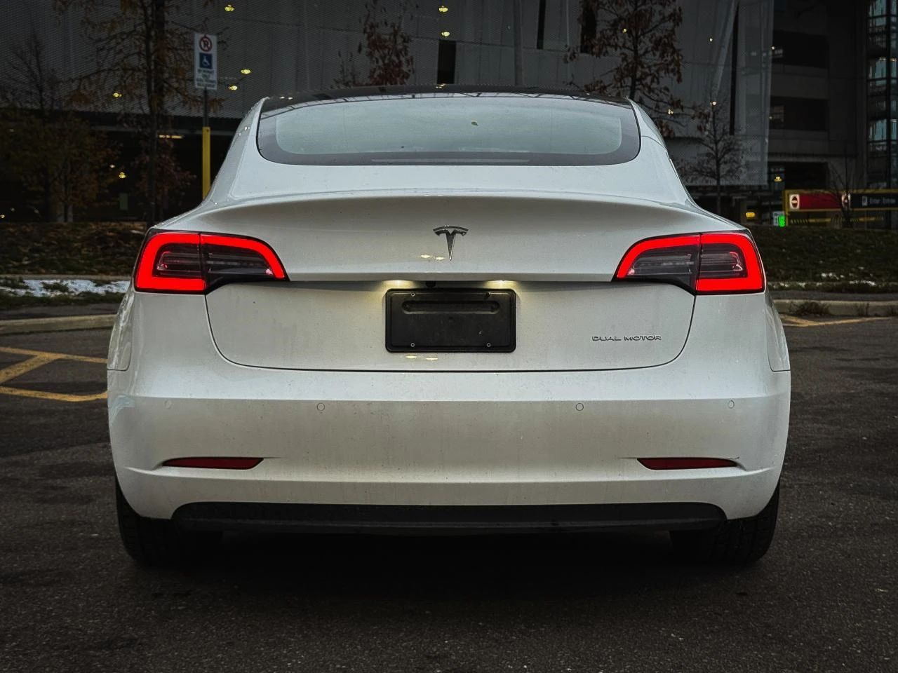 Tesla Model 3 * AWD* АвтоКреди* (ЦЕНА ДО БГ) - изображение 3