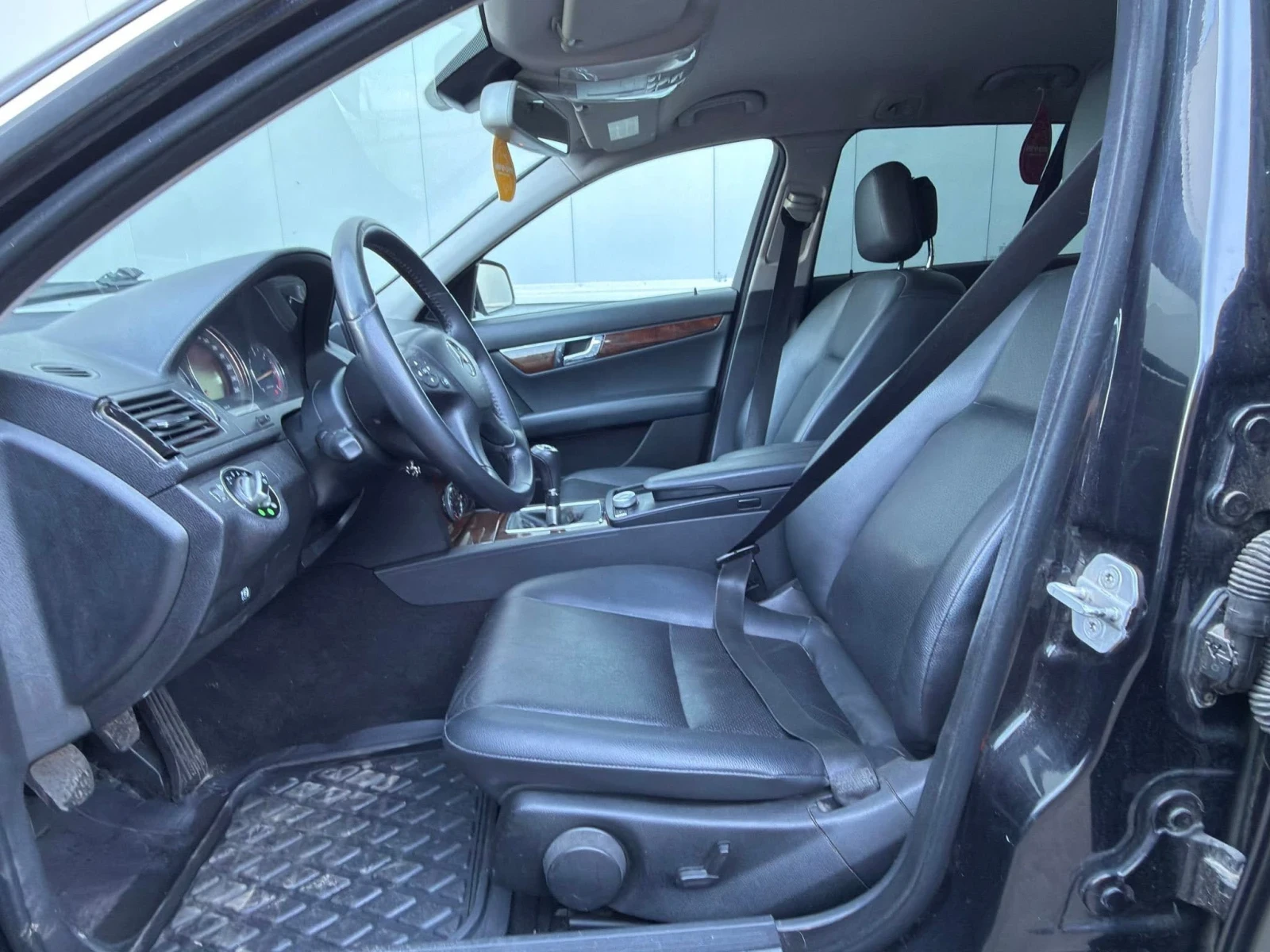 Mercedes-Benz C 220 2.2 ТОП СЪСТОЯНИЕ, снимка 13 - Автомобили и джипове - 54133242