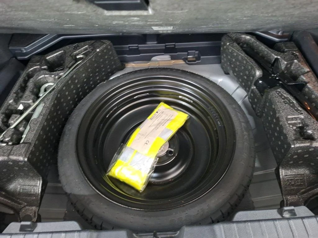 Toyota Corolla 1.8 Comfort, снимка 12 - Автомобили и джипове - 54136970