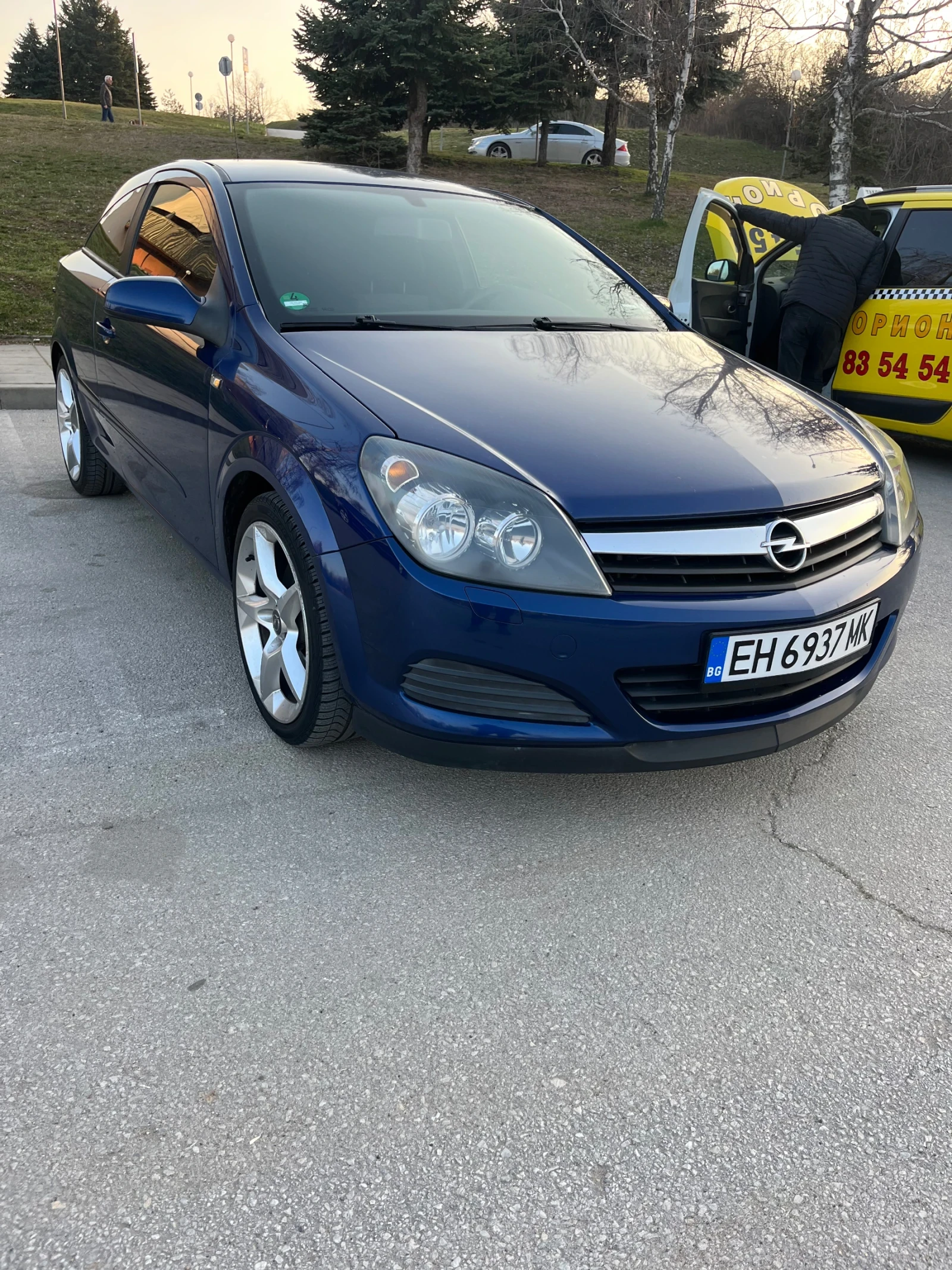 Opel Astra 1.9 GTC, снимка 3 - Автомобили и джипове - 54610052