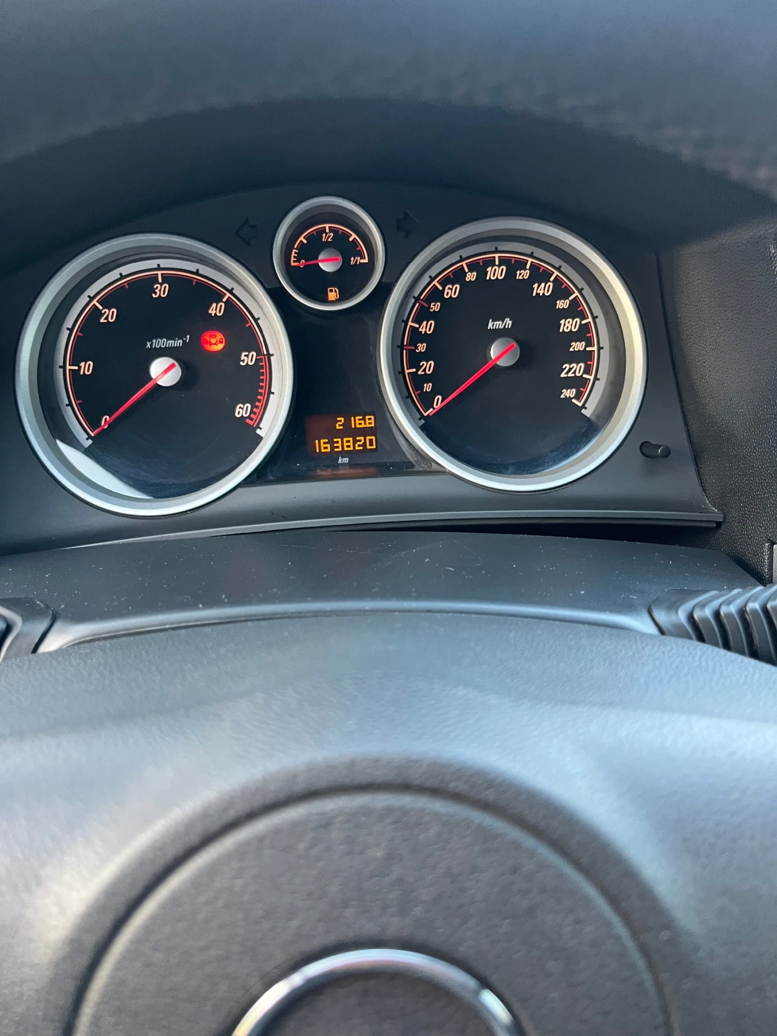 Opel Astra 1.9 GTC, снимка 9 - Автомобили и джипове - 54610052