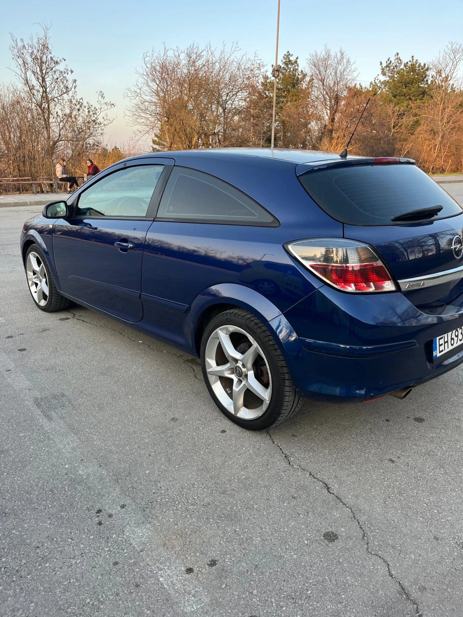 Opel Astra 1.9 GTC, снимка 4 - Автомобили и джипове - 54610052