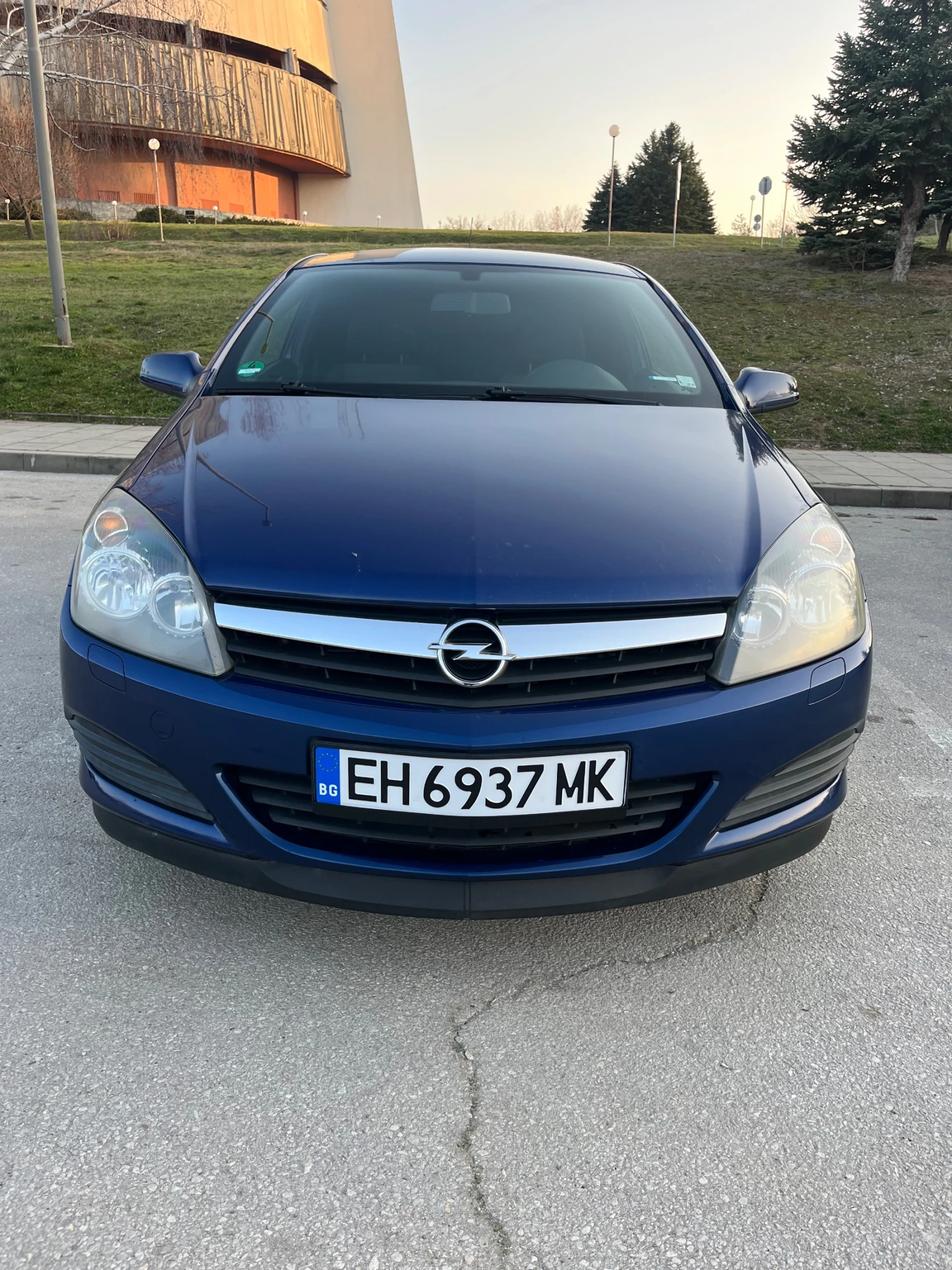 Opel Astra 1.9 GTC, снимка 2 - Автомобили и джипове - 54610052