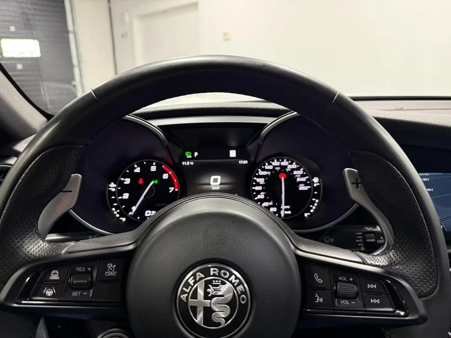 Alfa Romeo Giulia Ti Sport AWD, снимка 12 - Автомобили и джипове - 54367042