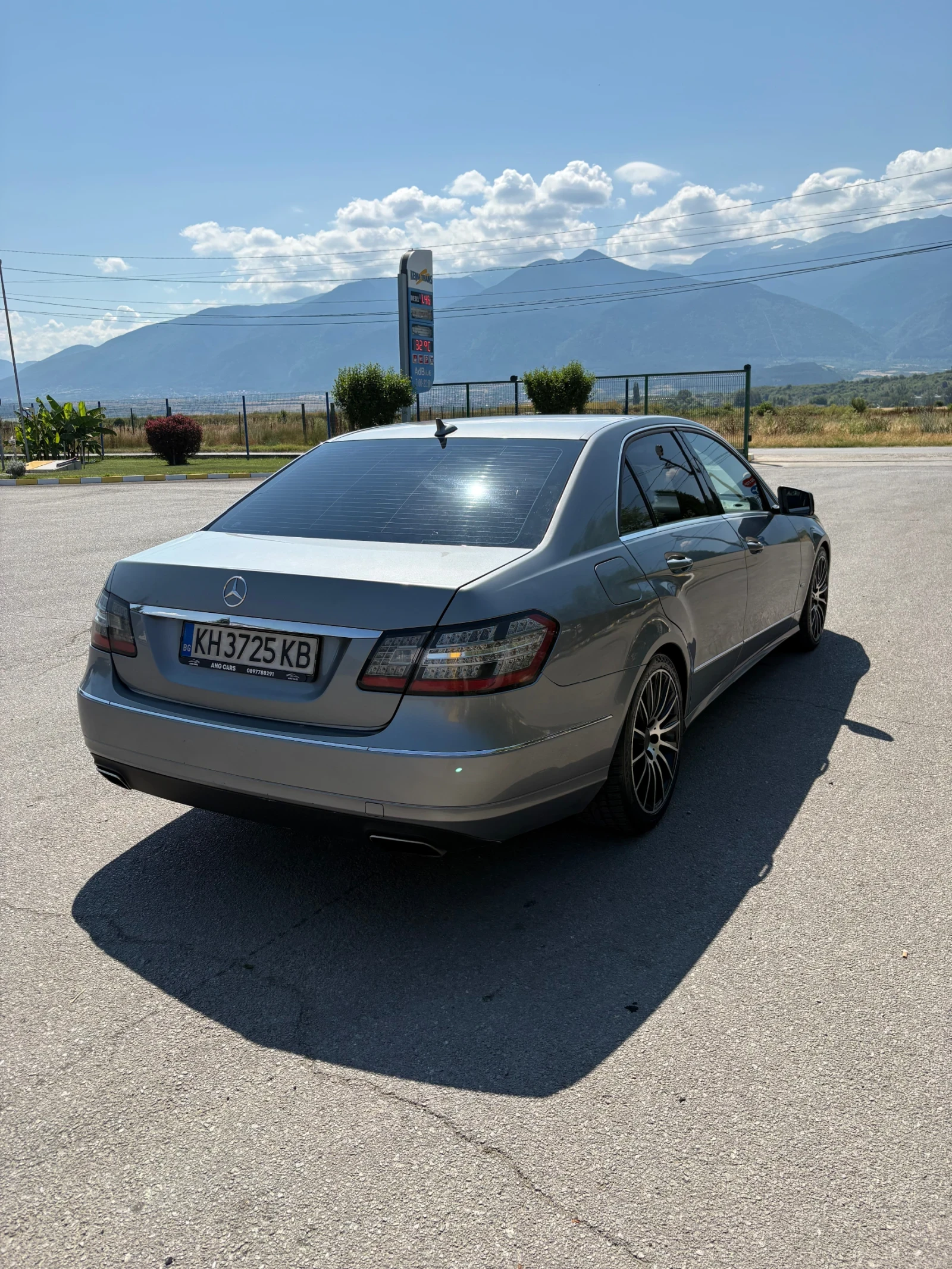 Mercedes-Benz E 220 Avangarde, снимка 4 - Автомобили и джипове - 55213066