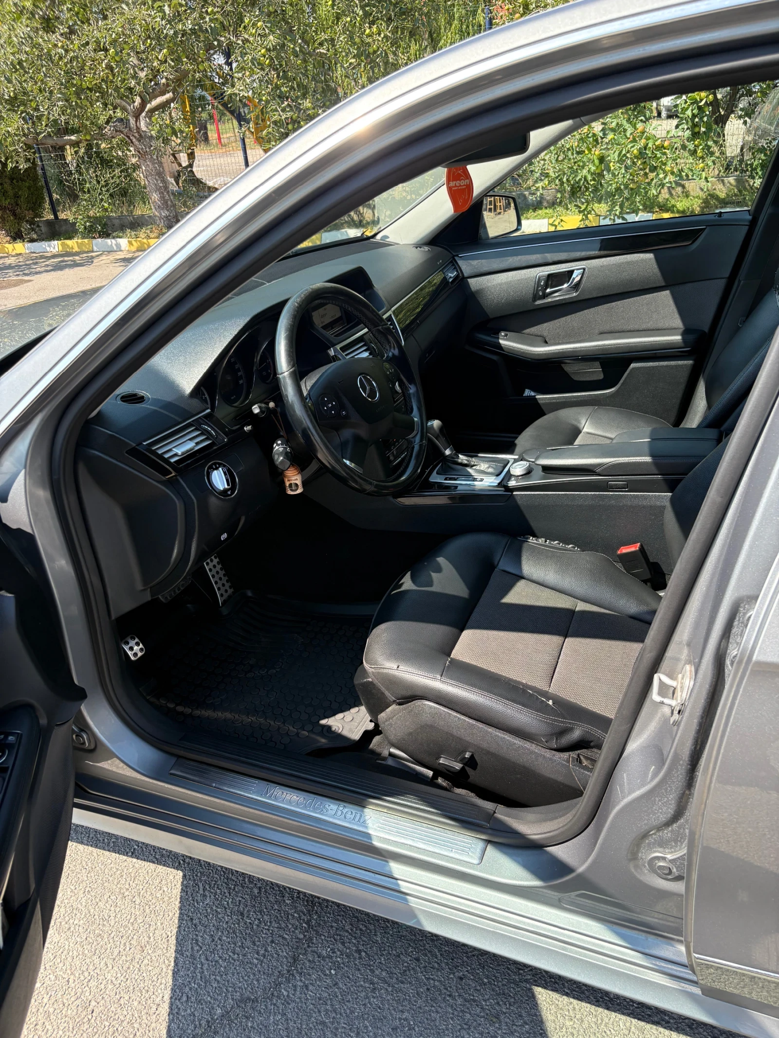 Mercedes-Benz E 220 Avangarde, снимка 9 - Автомобили и джипове - 55213066