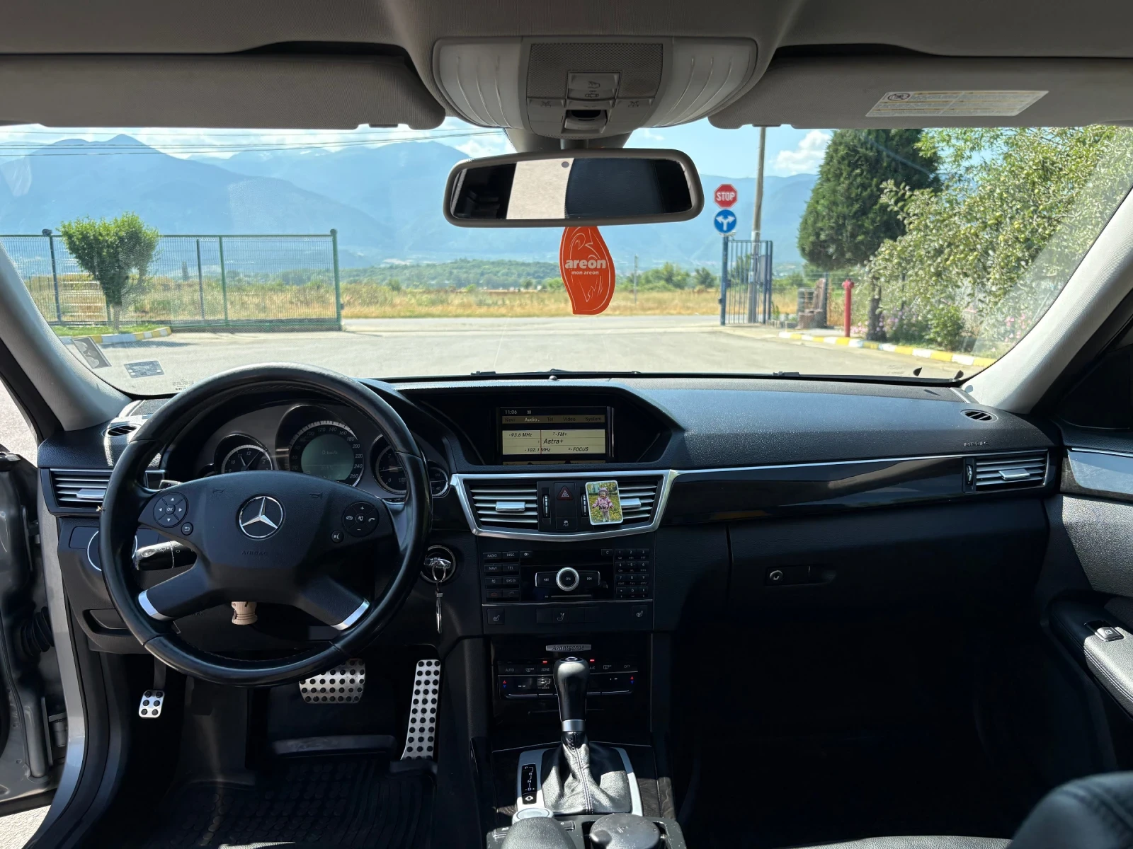 Mercedes-Benz E 220 Avangarde, снимка 11 - Автомобили и джипове - 55213066