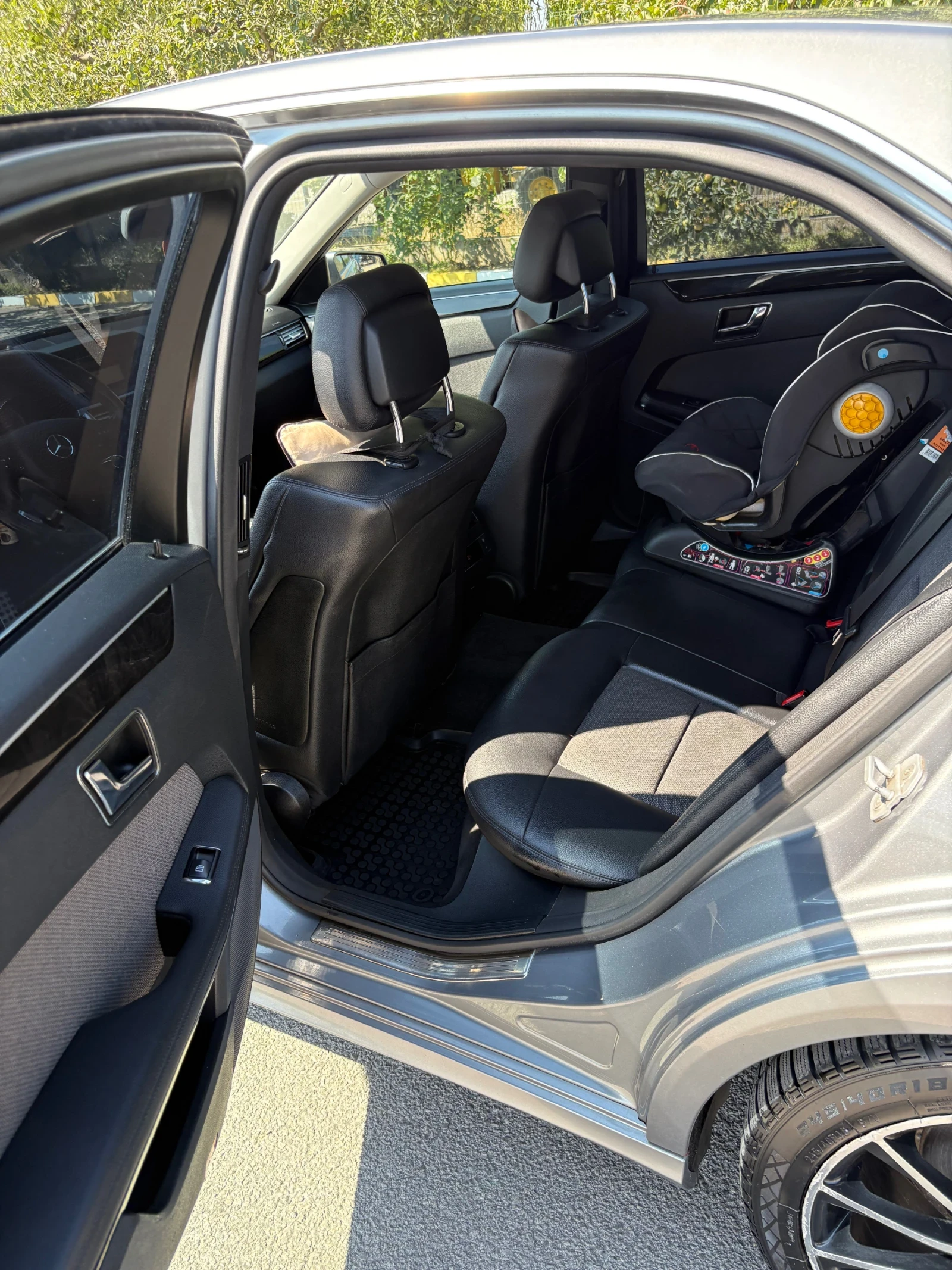 Mercedes-Benz E 220 Avangarde, снимка 10 - Автомобили и джипове - 55213066
