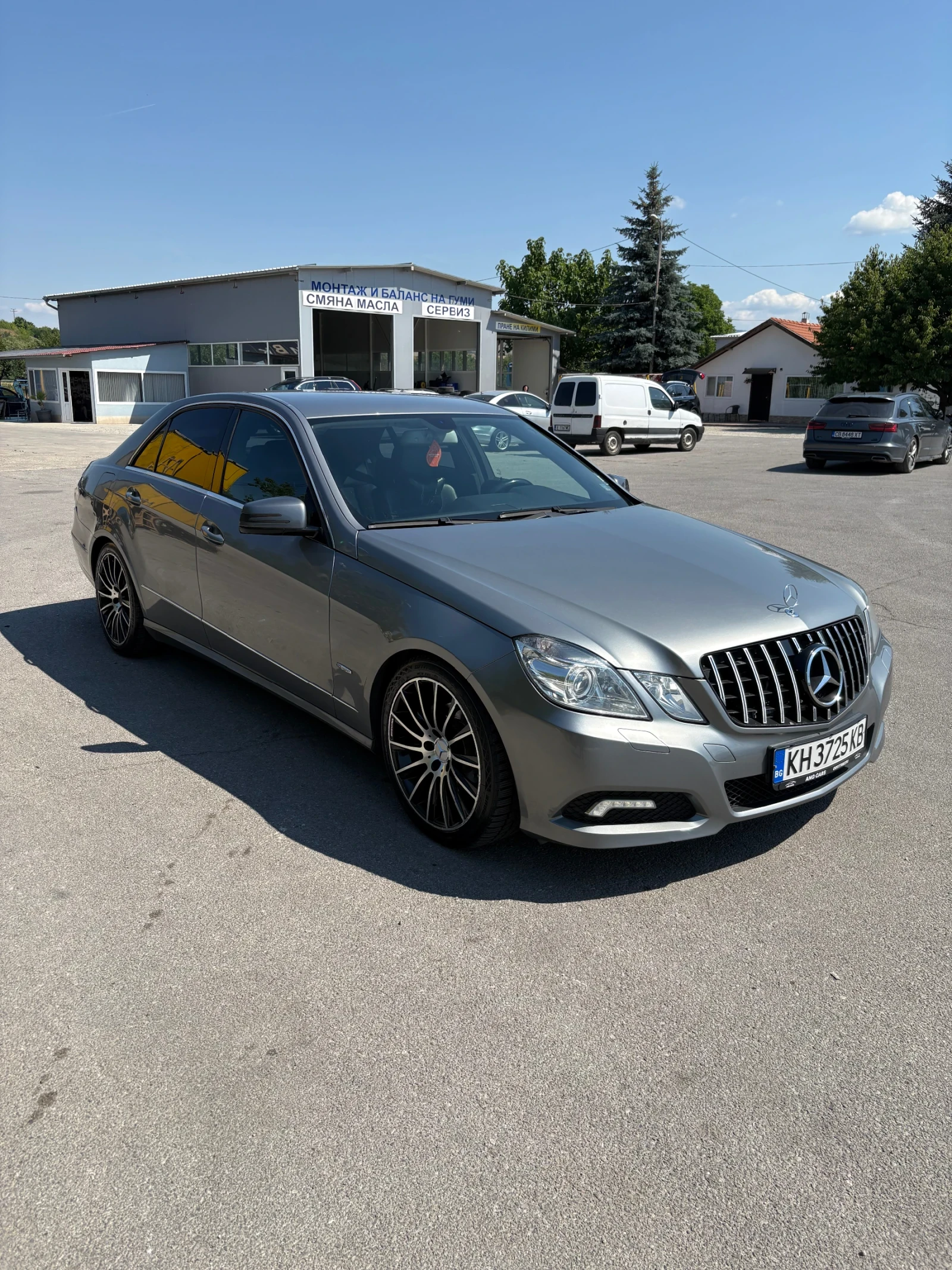 Mercedes-Benz E 220 Avangarde, снимка 2 - Автомобили и джипове - 55213066