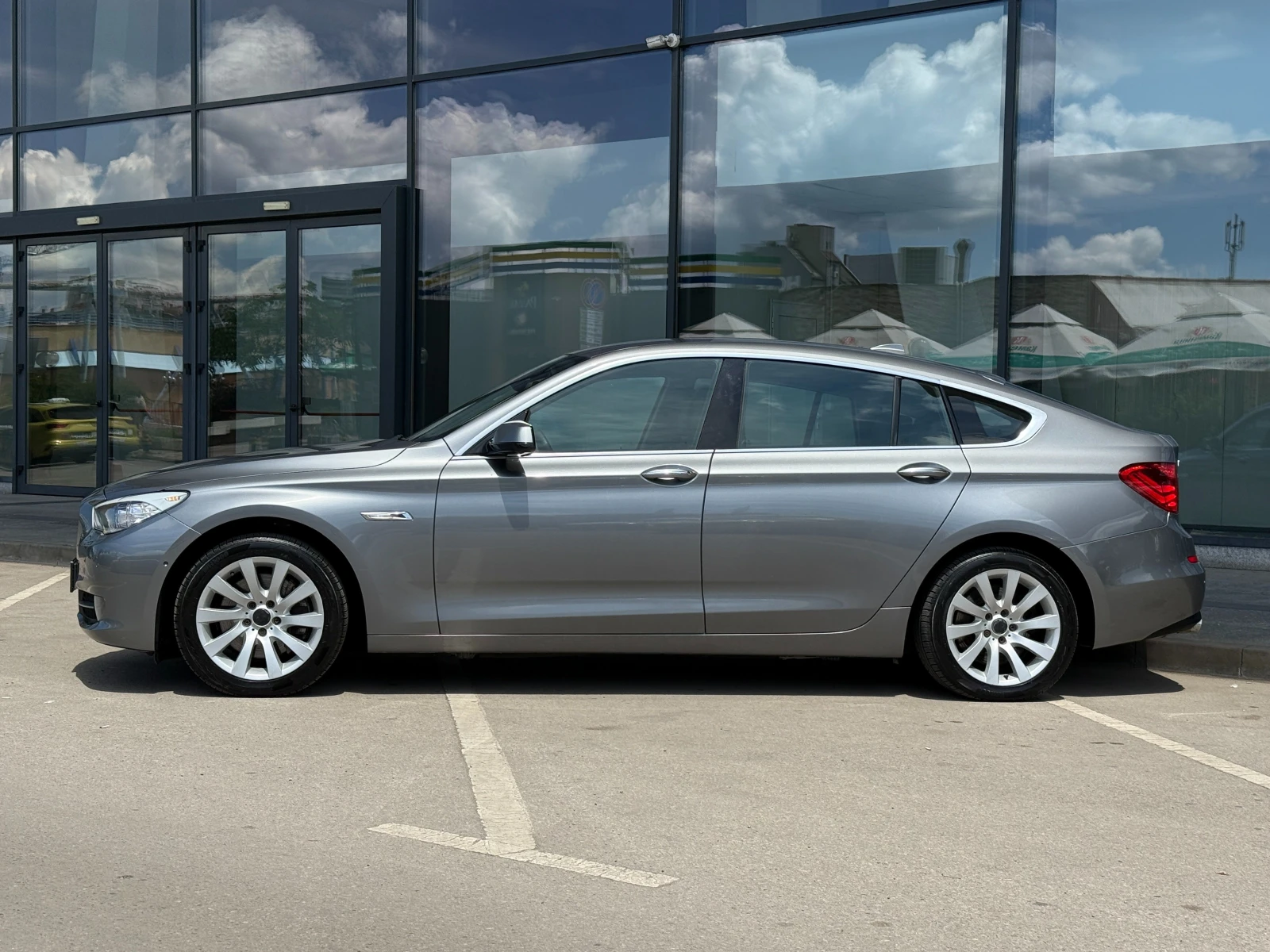 BMW 5 Gran Turismo 6 МЕСЕЦА ГАРАНЦИЯ/2.0D 163к.с. Всички Екстри, снимка 2 - Автомобили и джипове - 55228986