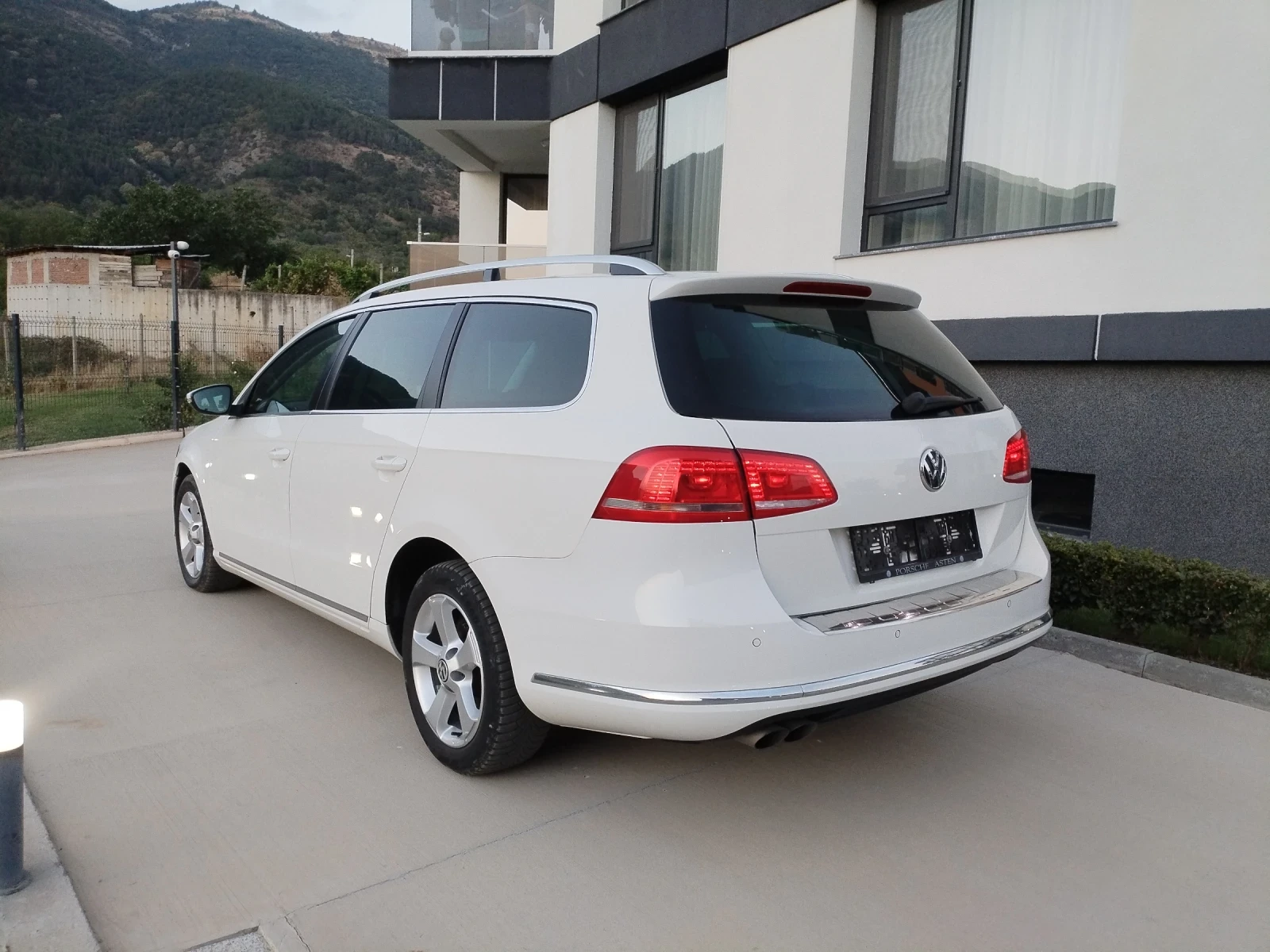 VW Passat 2.0 TDI 140hp Hi-line Xenon Подгрев Ел. Теглич , снимка 8 - Автомобили и джипове - 55879353