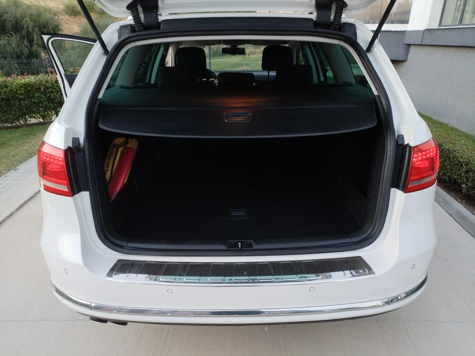 VW Passat 2.0 TDI 140hp Hi-line Xenon Подгрев Ел. Теглич , снимка 17 - Автомобили и джипове - 55879353