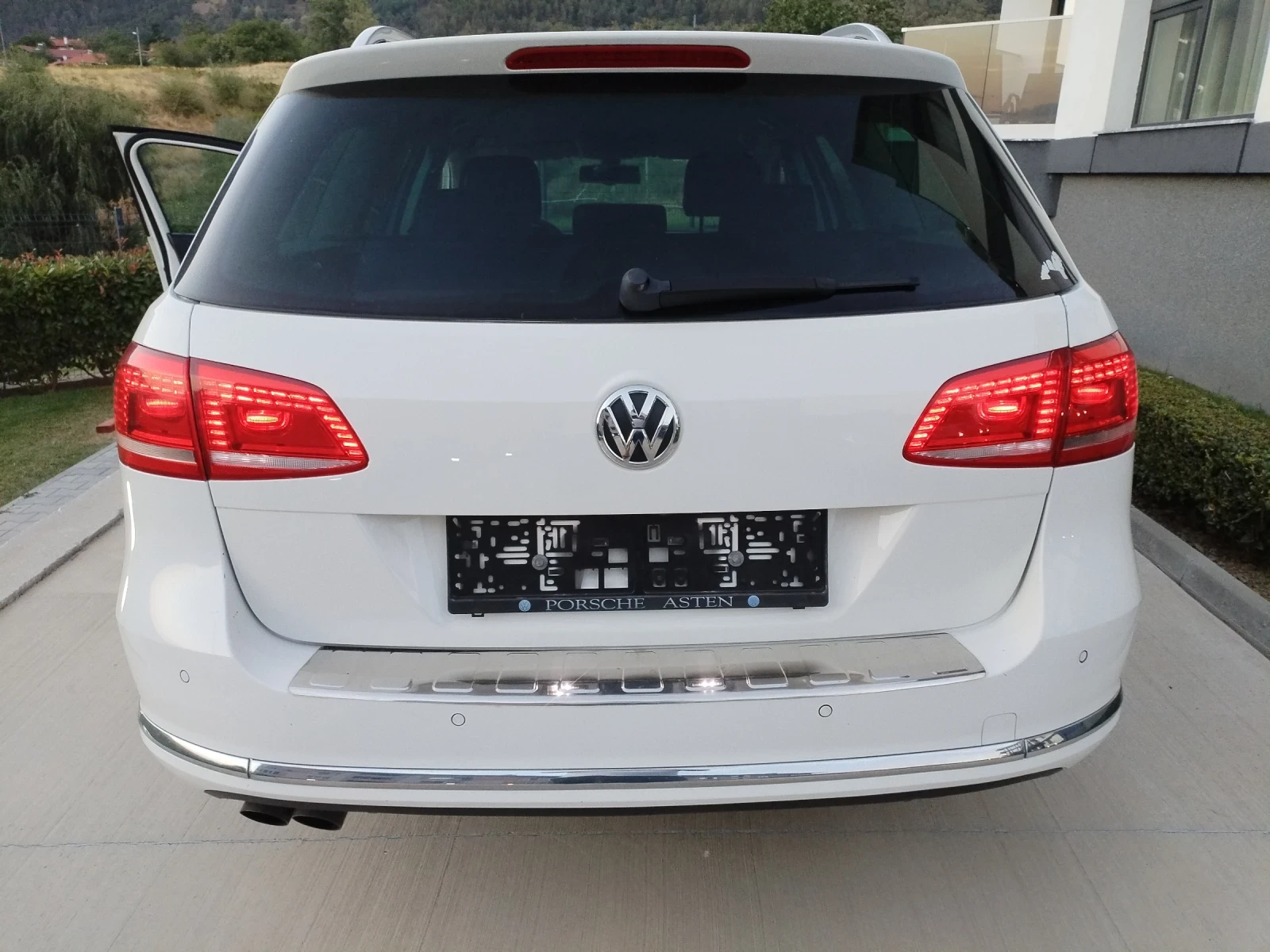 VW Passat 2.0 TDI 140hp Hi-line Xenon Подгрев Ел. Теглич , снимка 6 - Автомобили и джипове - 55879353